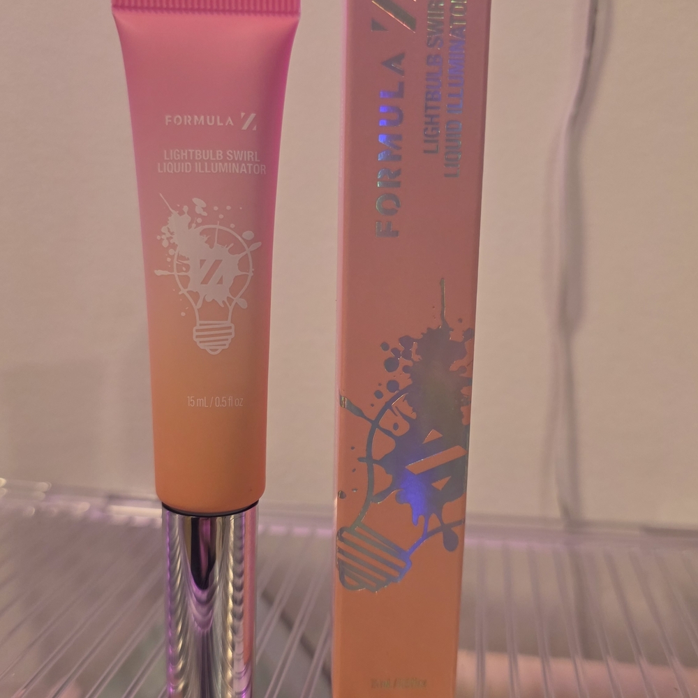 Lightbulb Swirl Liquid Illuminator - Pink